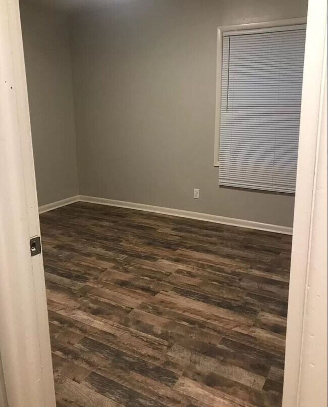 Building Photo - 3355 S Glenn Ave