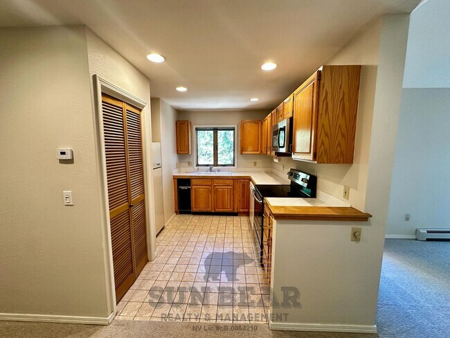 Building Photo - 2 Bedroom Condo with garage in McCloud! Wa...