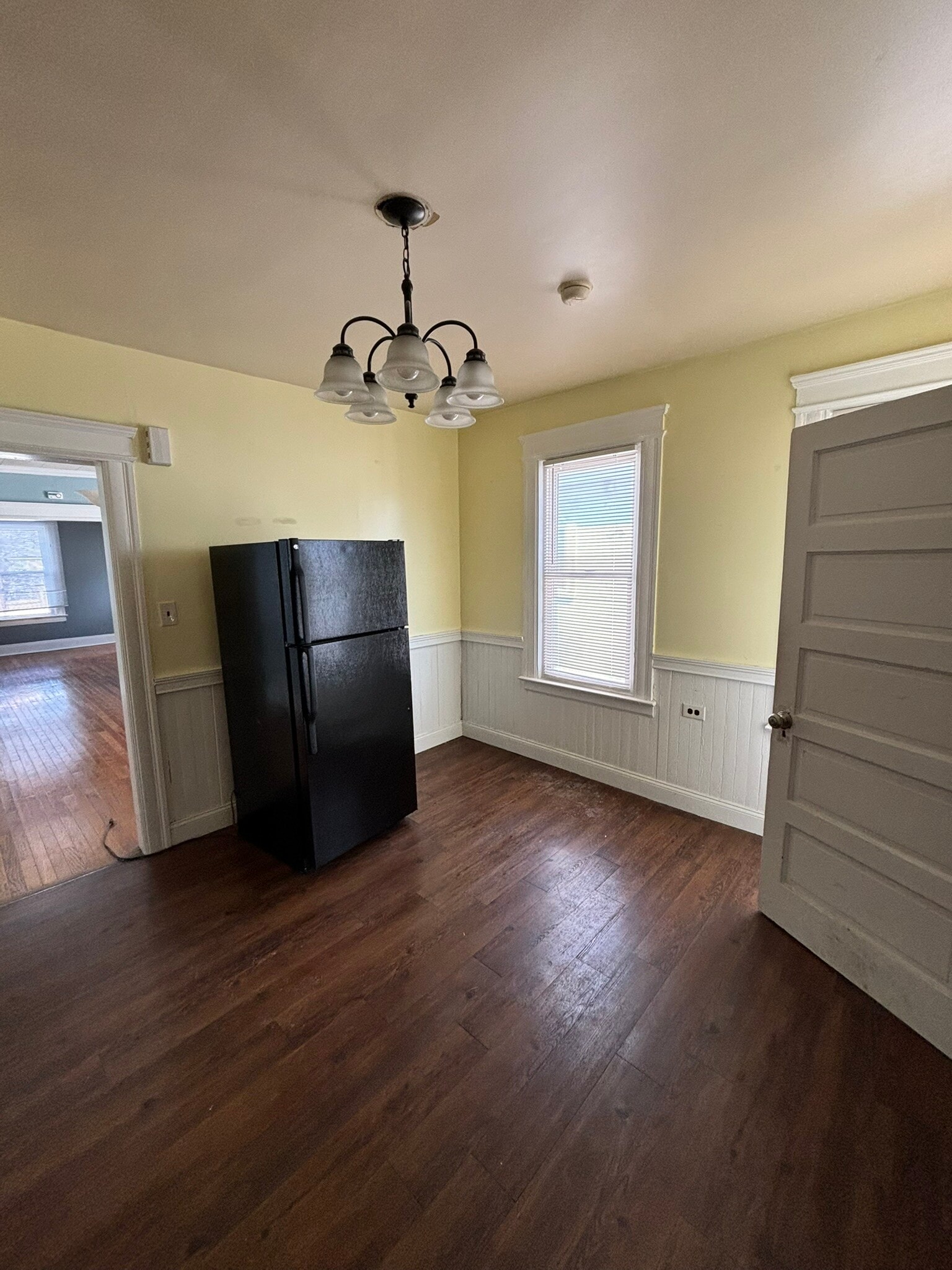 Building Photo - 405 Tompkins St