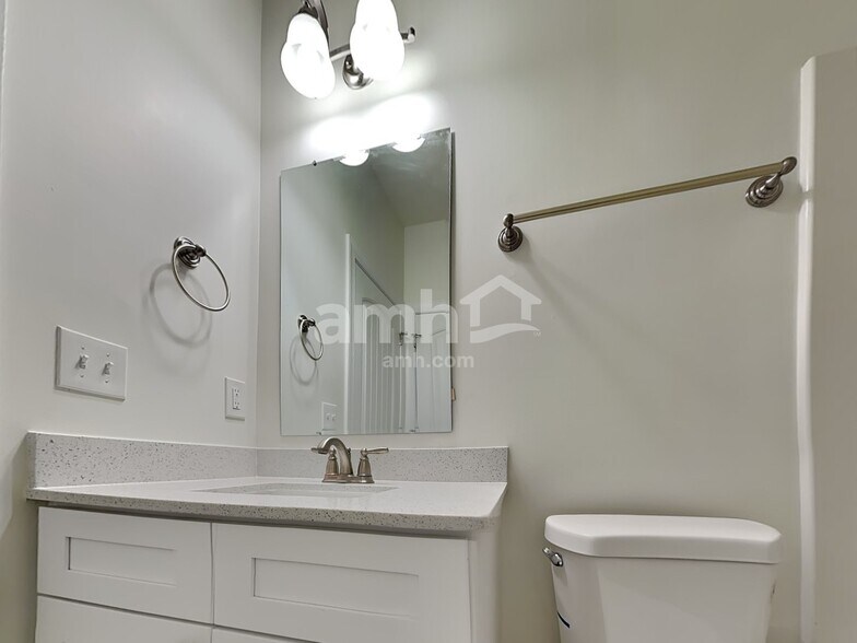 Building Photo - 806 Willow Tower Ct