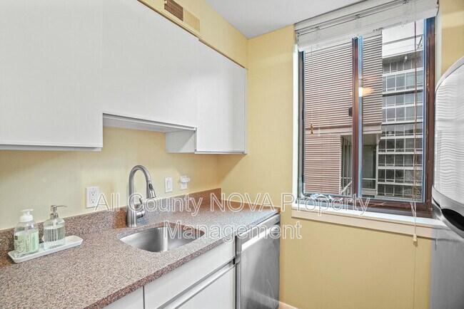 Building Photo - 1140 23rd St NW