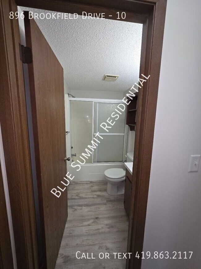 Building Photo - 896 Brookfield Dr