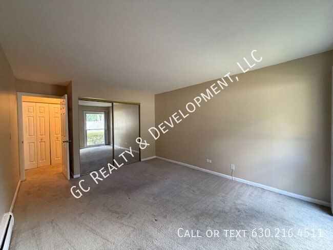 Building Photo - 268 N Carter St