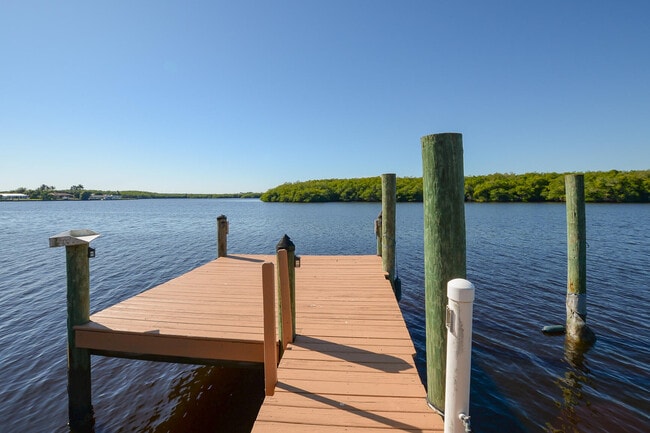 Building Photo - 110 SW Hideaway Pl