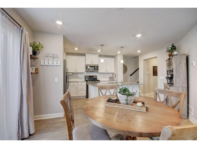 Building Photo - 1203 Lower 143rd St E