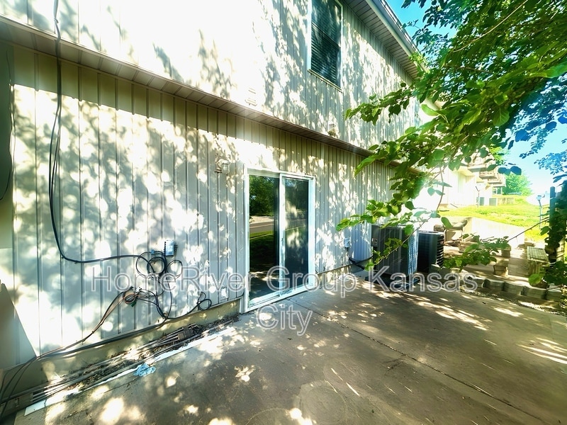 Building Photo - 5631 N Northwood Terrace