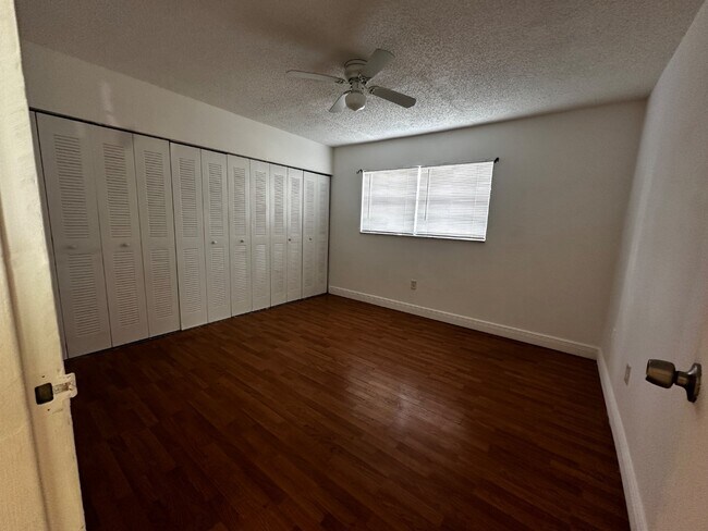 Building Photo - 5100 SW 41st St