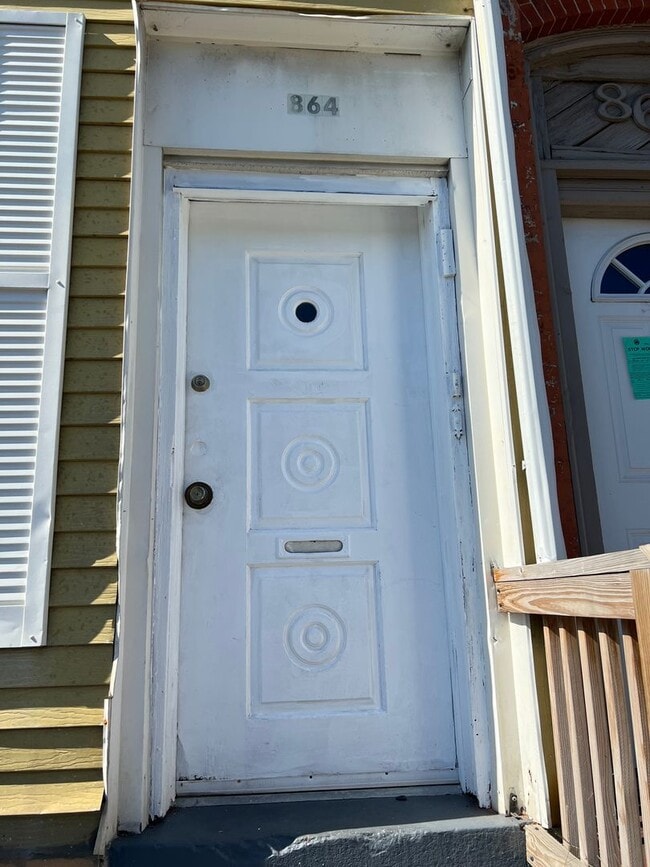 Building Photo - 864 N 6th St