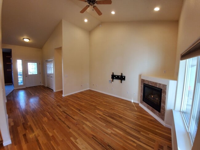 Building Photo - Beautiful Spacious home in North Albany - ...