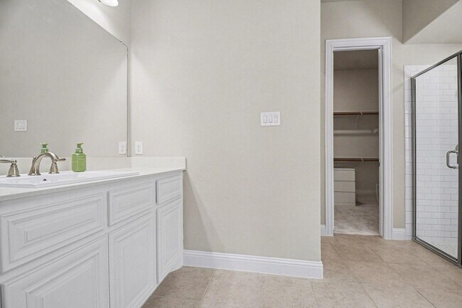 Building Photo - 3323 Royal Ridge Dr