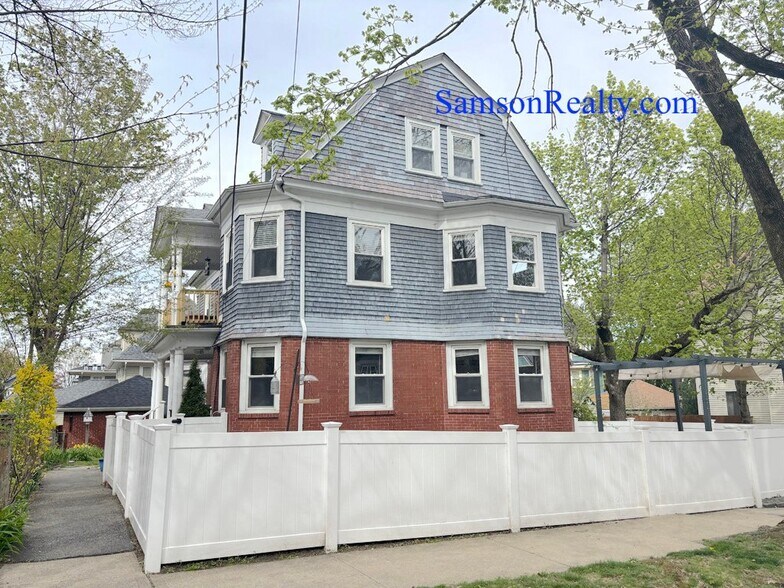 Building Photo - 62 Forest St