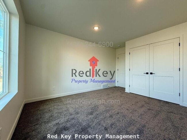 Building Photo - 600 N Duplex NEW