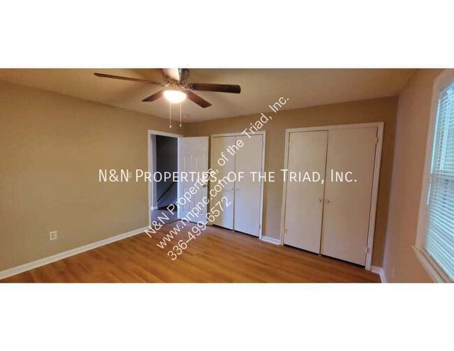 Building Photo - Great Location!  2 Bedroom Townhouse Apart...