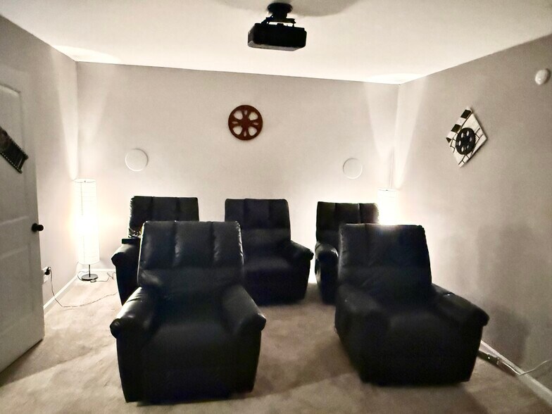 Building Photo - 819 Burch Creek Dr