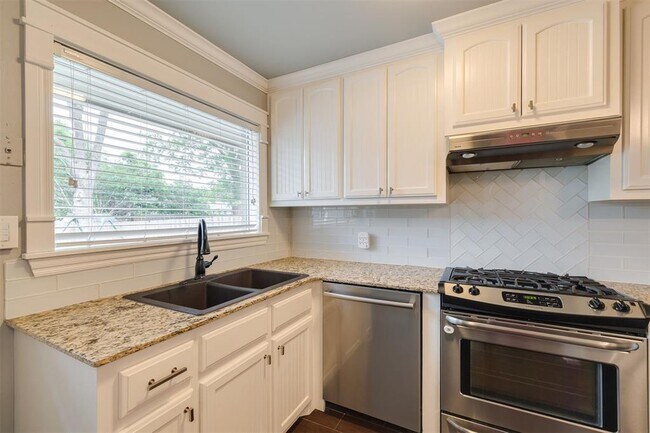 Building Photo - 2725 NW 68th St