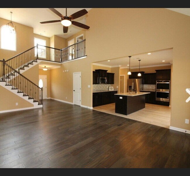 Building Photo - 3 Bedroom Home with Massive Bonus Room for Rent!