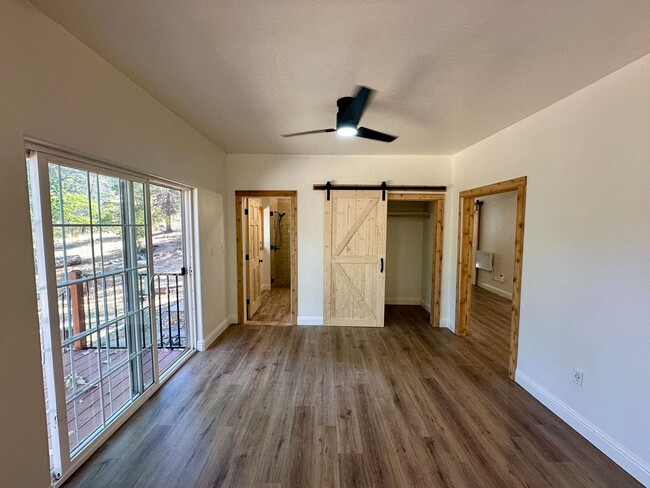 Building Photo - Stunning Renovated 2 Bedroom 2 Bathroom Fa...