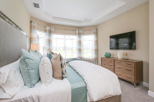 Building Photo - BRAND NEW** STUNNING POOL HOME**PROFESSIONALLY DECORATED**3 BEDS + DEN/ 3 FULL BATHS***ESPLANADE ...