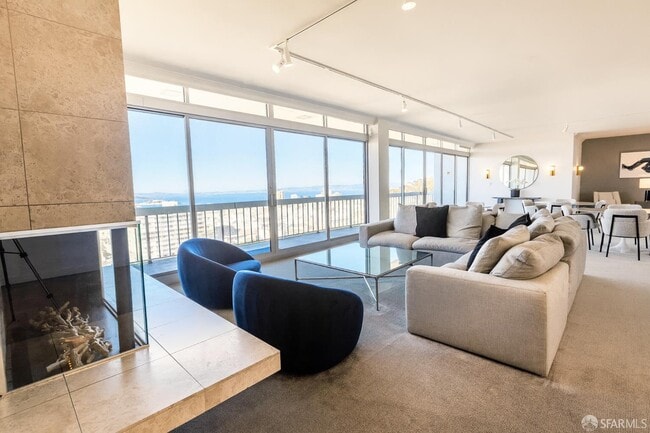 Building Photo - 2200 Sacramento St