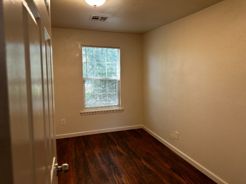 Building Photo - 507 Dunbar Ave