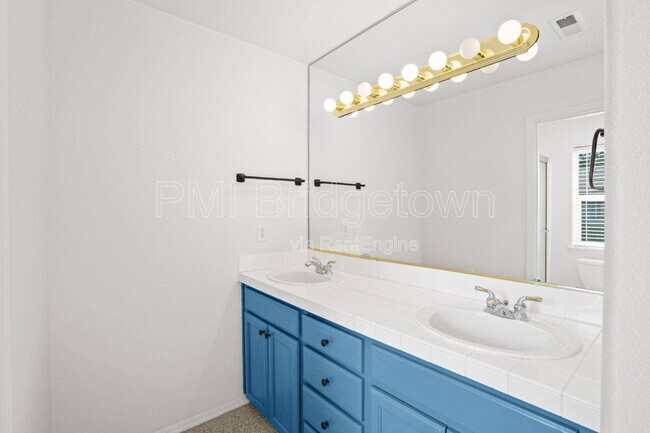 Building Photo - 2136 NE 13th Ave