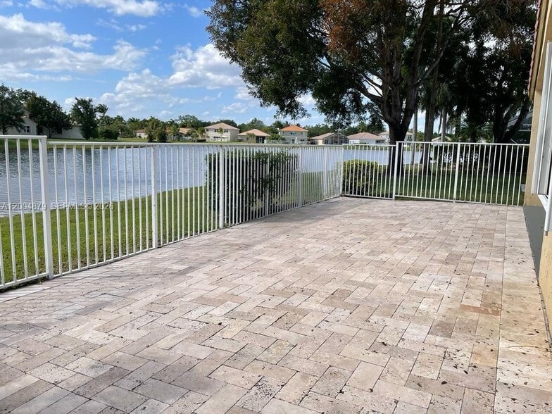 Building Photo - 4117 Sapphire Bend