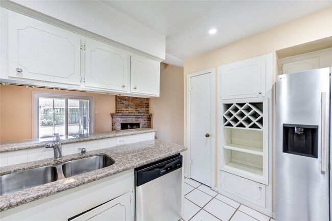 Building Photo - 5711 Weeping Willow Rd