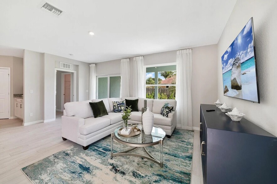 Building Photo - 4656 SW Lassiter Ter