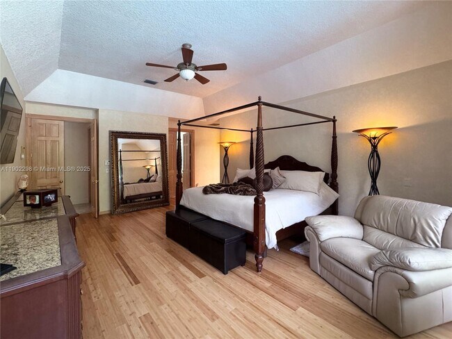 Building Photo - 375 Sabal Way