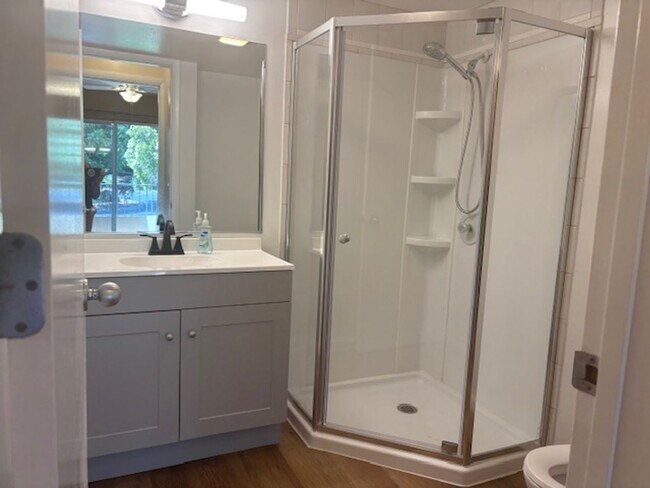 Building Photo - 3 Bedroom / 3 Bath Condo with Ocean Views