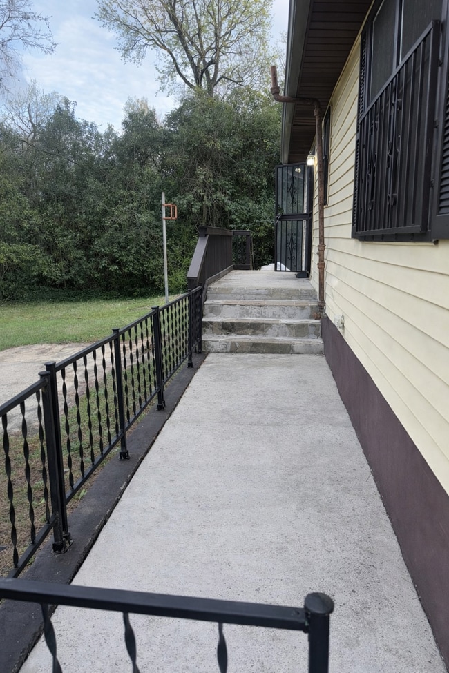 Building Photo - 661 Coleman Ln