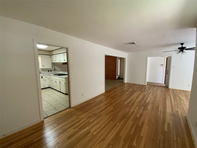 Building Photo - 405 Azalea Dr