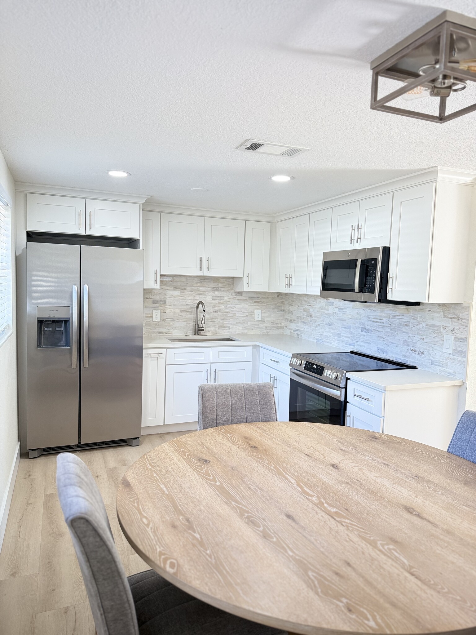 Building Photo - 8114 N Newport Ave