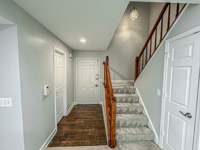 Building Photo - Fantastic 2 Bed 2.5 Bath Condo With A Spac...