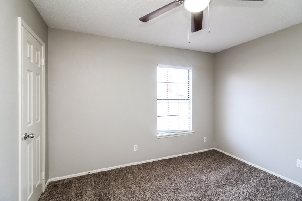 Building Photo - 423 Barton Dr