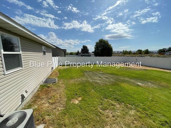 Building Photo - 3930 E Vision Dr
