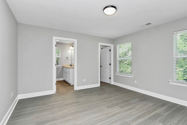 Building Photo - 2732 Catalina Ave