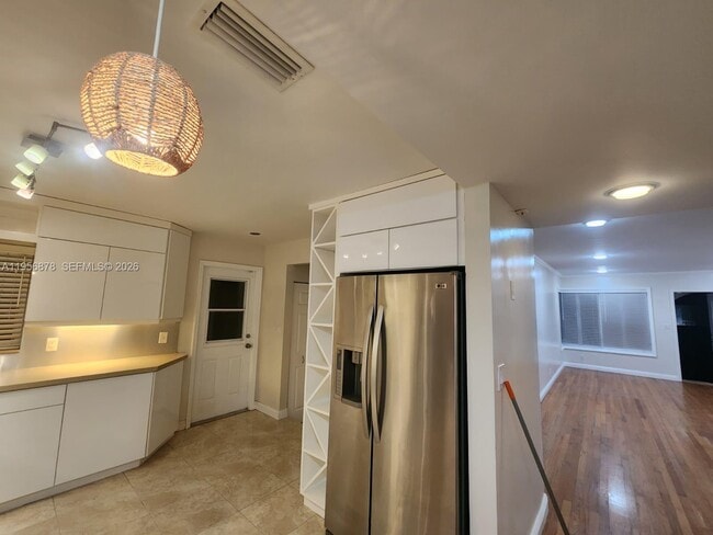 Building Photo - 9208 Byron Ave