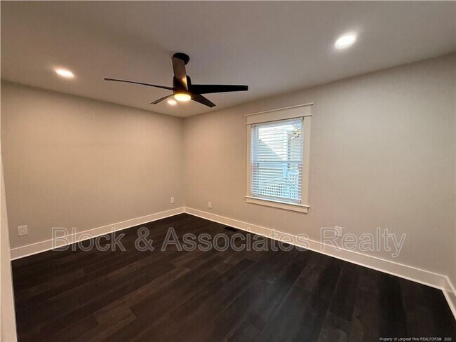 Building Photo - 1610 N Stonegate Dr