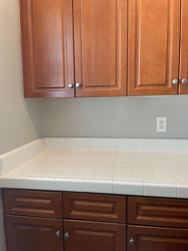 Building Photo - 714 W Riviera Ln