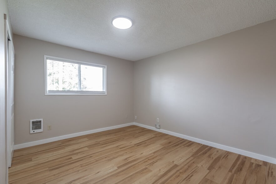 Building Photo - 110 SW Fleishauer Ln