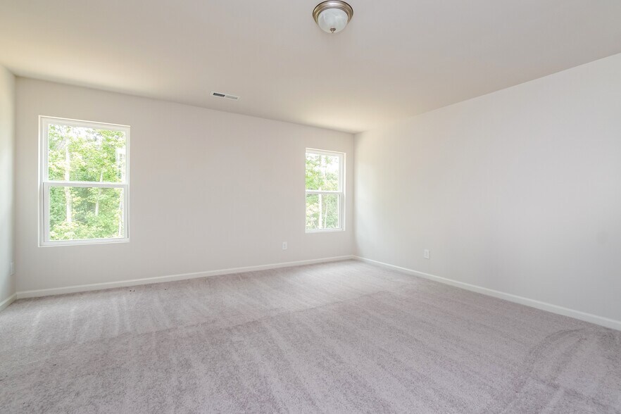 Building Photo - 1058 Manor Dr