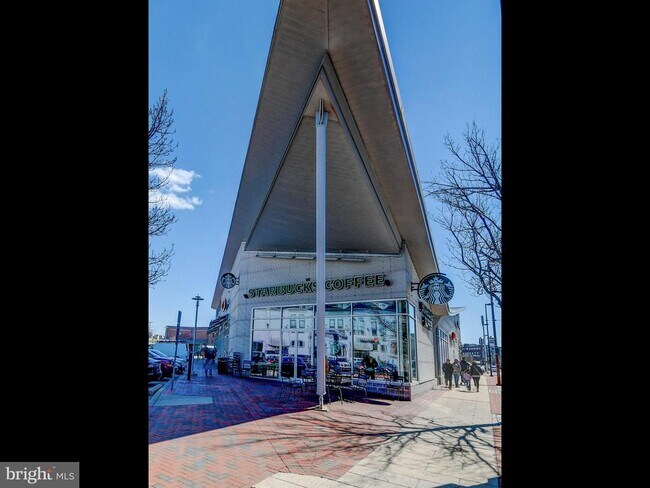Building Photo - 1301 S Clinton St