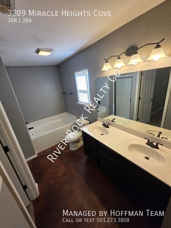 Building Photo - 3209 Miracle Heights Cove