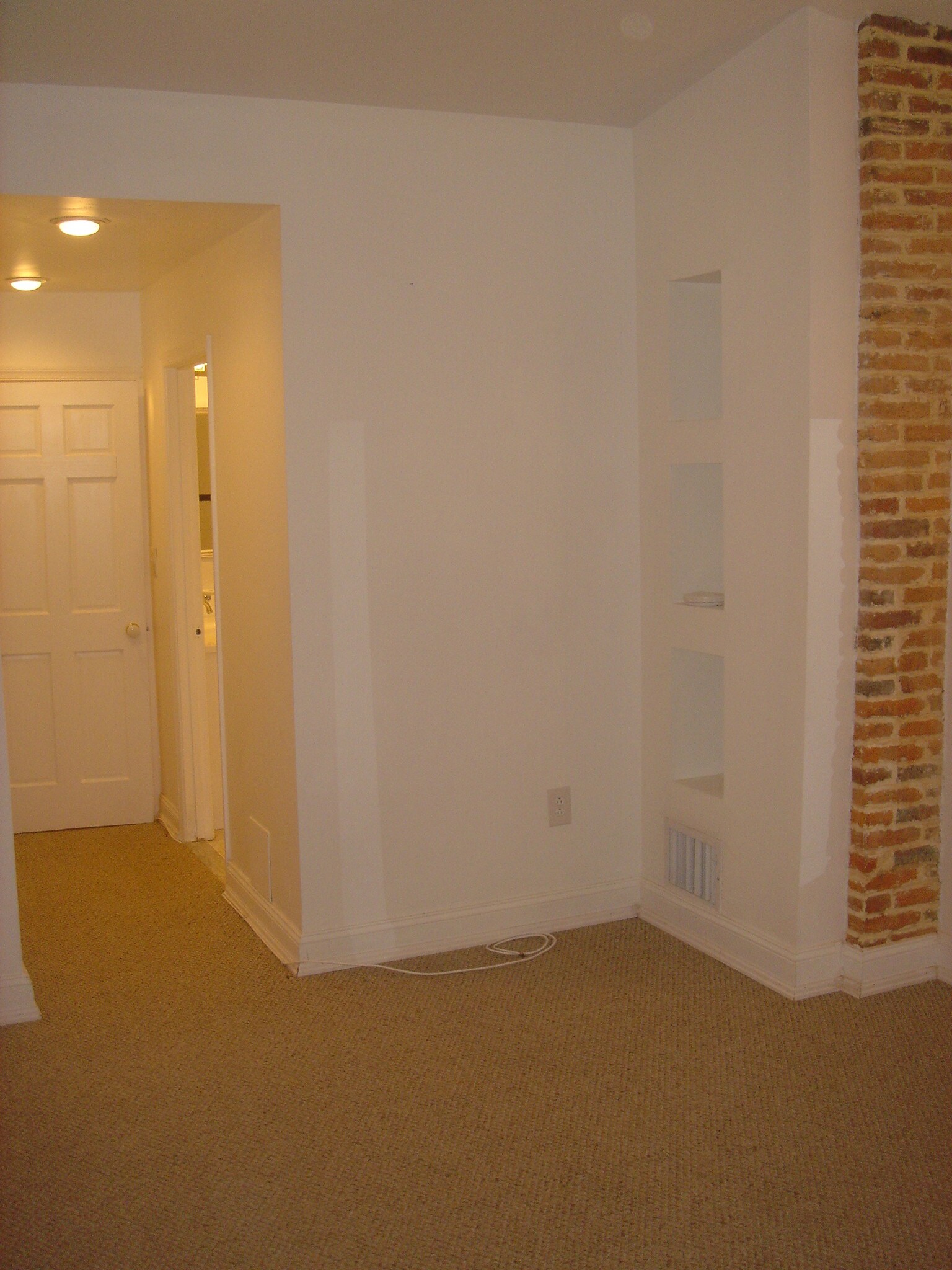 Building Photo - 2538 Foster Ave