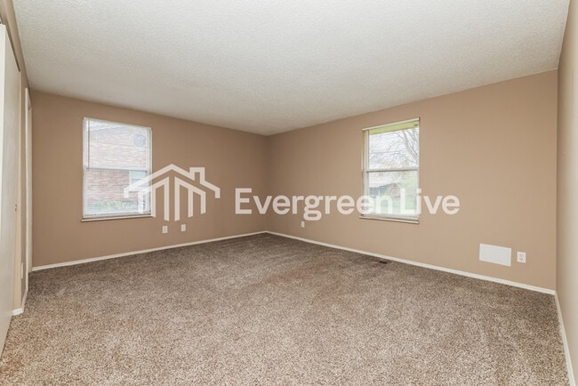 Building Photo - 4724 Stonehedge St