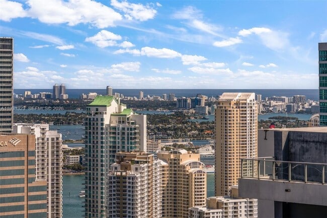 Building Photo - 1000 Brickell Plaza