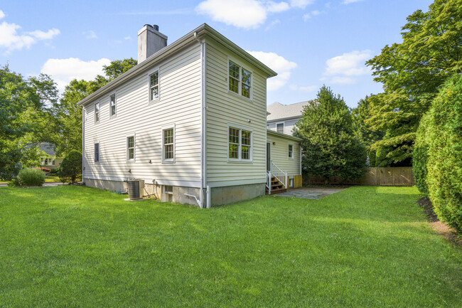 Building Photo - 16 Birch Ln