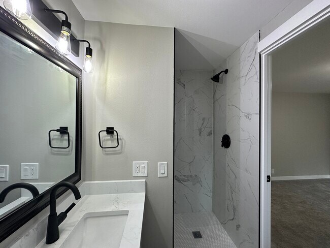 Building Photo - 3113 Harold Dr SE