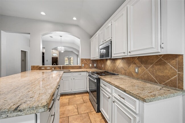 Building Photo - 26114 Lillian Springs